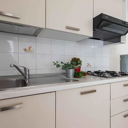 Comfortable Close To Sea דירה *